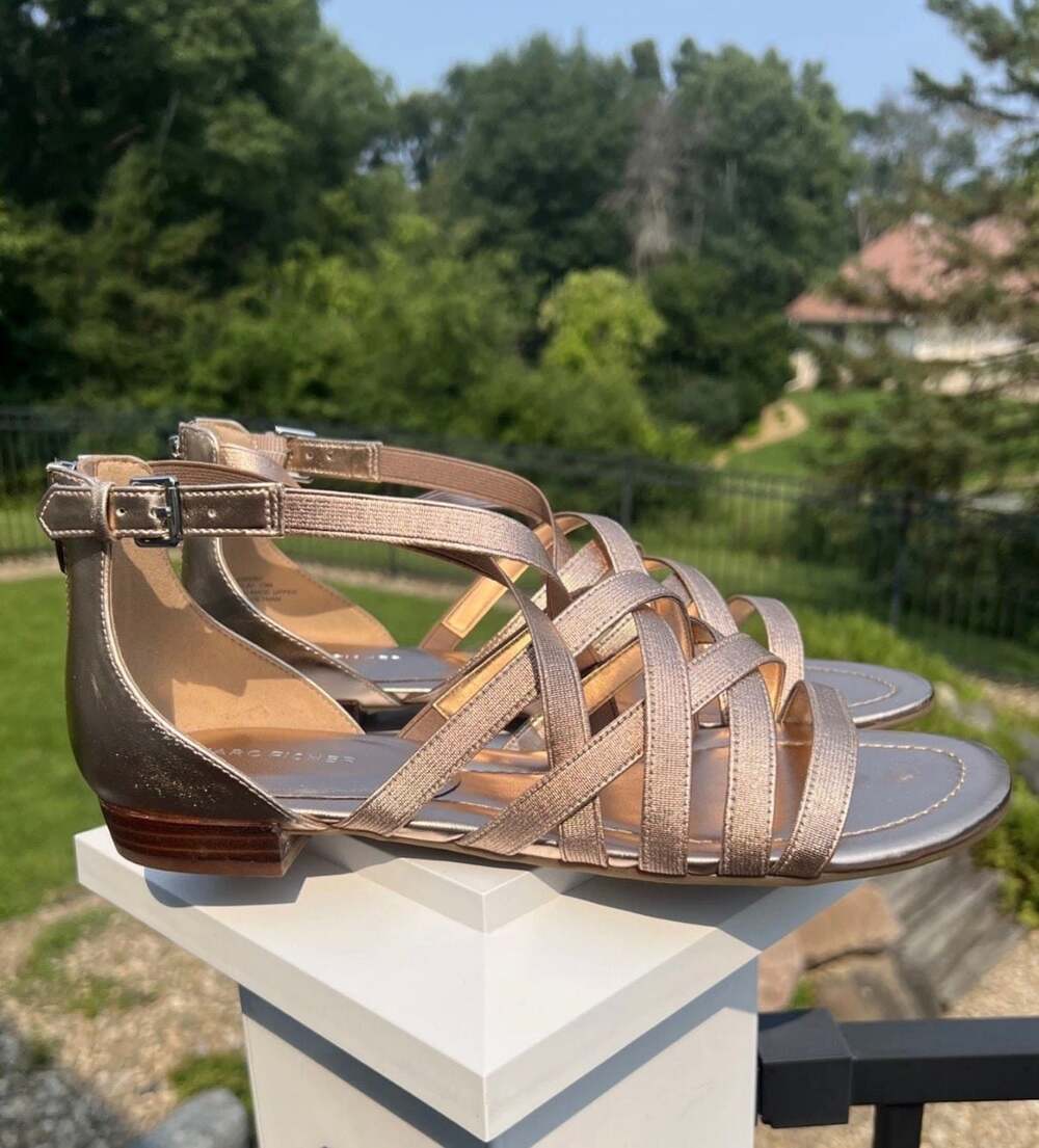 New Marc Fisher QMPLAY Metallic Cross-Weave Strappy Flat Sandals Size 10M